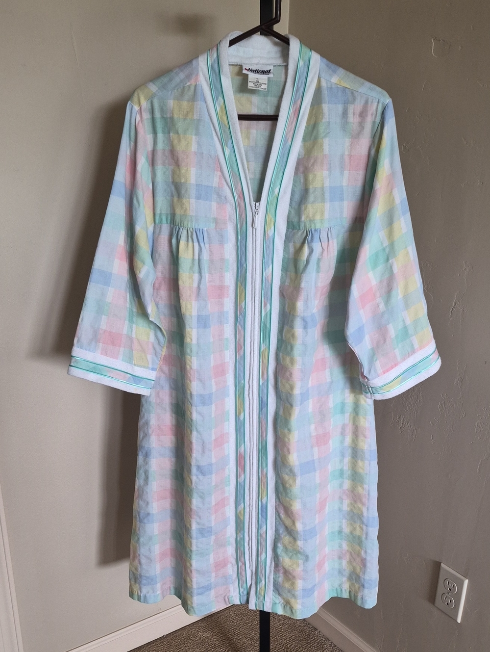 Vintage Pastel Plaid Zip-Front Robe - Housecoat Size Large